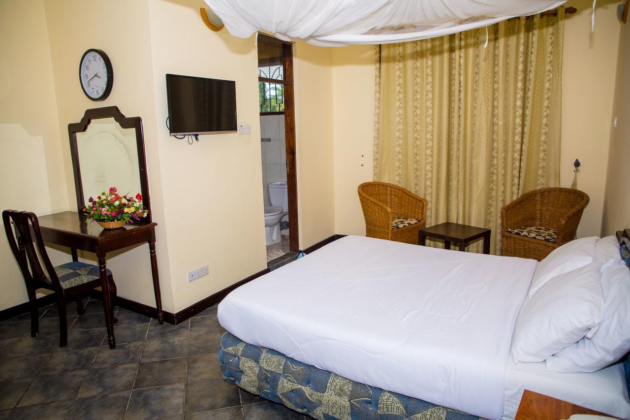 Saadani Tourist Center - Hostel Dar es Salaam Exterior photo